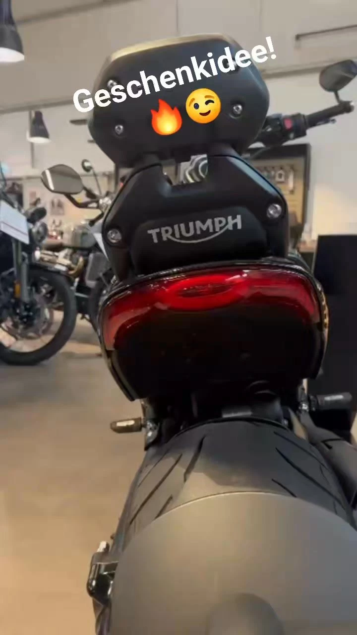 Vorschaubild für Post - Geschenkidee für Weihnachten 🔥😉

Unsere Triumph Rocket 3 Storm GT. Jetzt als junge Gebrauchte mit über 6.000 Preisvorteil zum aktuellen UPE.

#rocket #triumphrocket #triumphrocket3GT #Triumph #triumph_uk #triumphgermany  #triumphracing #triumphmotorcycles #fortheride #british #triumph