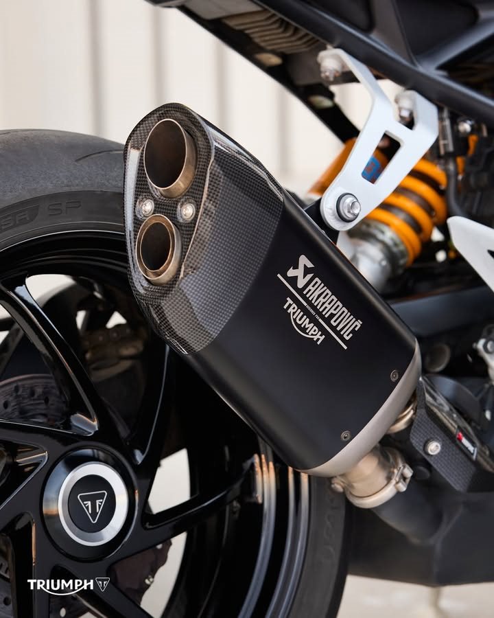 Vorschaubild für Post - Mit mehr als 870 originalen Serviceteilen kannst du deiner Triumph einen ganz persönlichen Touch verpassen. 

Von der Akrapovič-Abgasanlage bis zur pulverbeschichteten Schraube haben wir jede Menge Zubehör im Sortiment. Komm vorbei und lass dich beraten, was zu dir und deinem Bike passt!

>> https://www.triumph-bonn.de <<