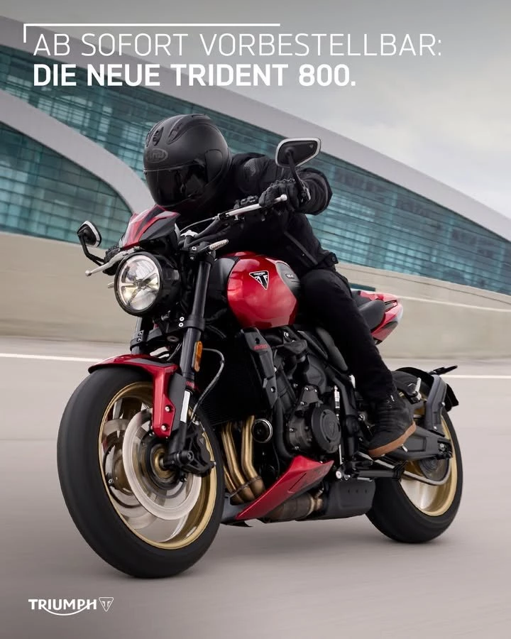 Vorschaubild für Post - Gebaut, um zu glänzen: Die neue Trident 800 kommt!
👉 Kräftiger, brandneuer 798 cm³-Dreizylindermotor 
👉 Hochwertiges, leichtes Chassis mit einstellbarem Showa-Fahrwerk
👉 Drei Fahrmodi für jede Gelegenheit
👉 Fahrerorientierte Technik mit schräglagenabhängigem, optimiertem Kurven-ABS, Traktionskontrolle, Tempomat, Quickshifter und Bluetooth-Konnektivität
Ab sofort bei uns vorbestellbar. 
>> https://www.triumph-bonn.de <<