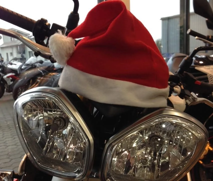 Vorschaubild für Post - Geschlossen vom 24.12.2025 bis zum 01.01.2026

Ab dem 02.01.2026 sind wir wieder für Euch da!

Wir wünschen allen Freunden, Kunden und Geschäftspartnern ebenfalls ein paar ruhige Festtage und ein tolles Jahr 2026 mit vielen schönen Kilometern