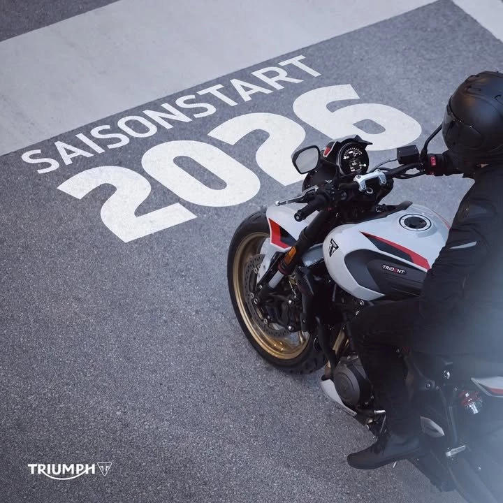 Vorschaubild für Post - Großer Saisonstart bei Triumph Bonn am 11.04.2026 ab 10:00 Uhr

Ihr seid herzlich eingeladen: Probefahrten mit allen verfügbaren Neuheiten für die Saison 2026, Benzingespräche mit Gleichgesinnten, die neueste Bekleidungskollektion und der Grill läuft auch schon warm!

Wir freuen uns auf Euch
