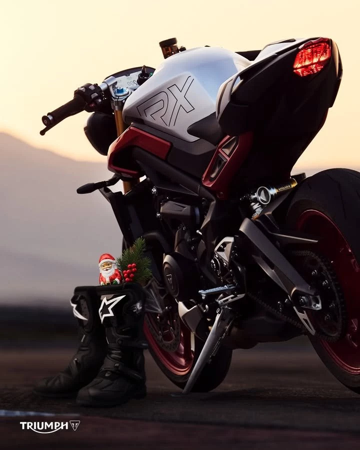 Vorschaubild für Post - Der Nikolaus dreht keine langsamen Runden - aber er lässt was Süßes da. 🏍️🎅
Frohen Nikolaustag und allzeit gute Fahrt!