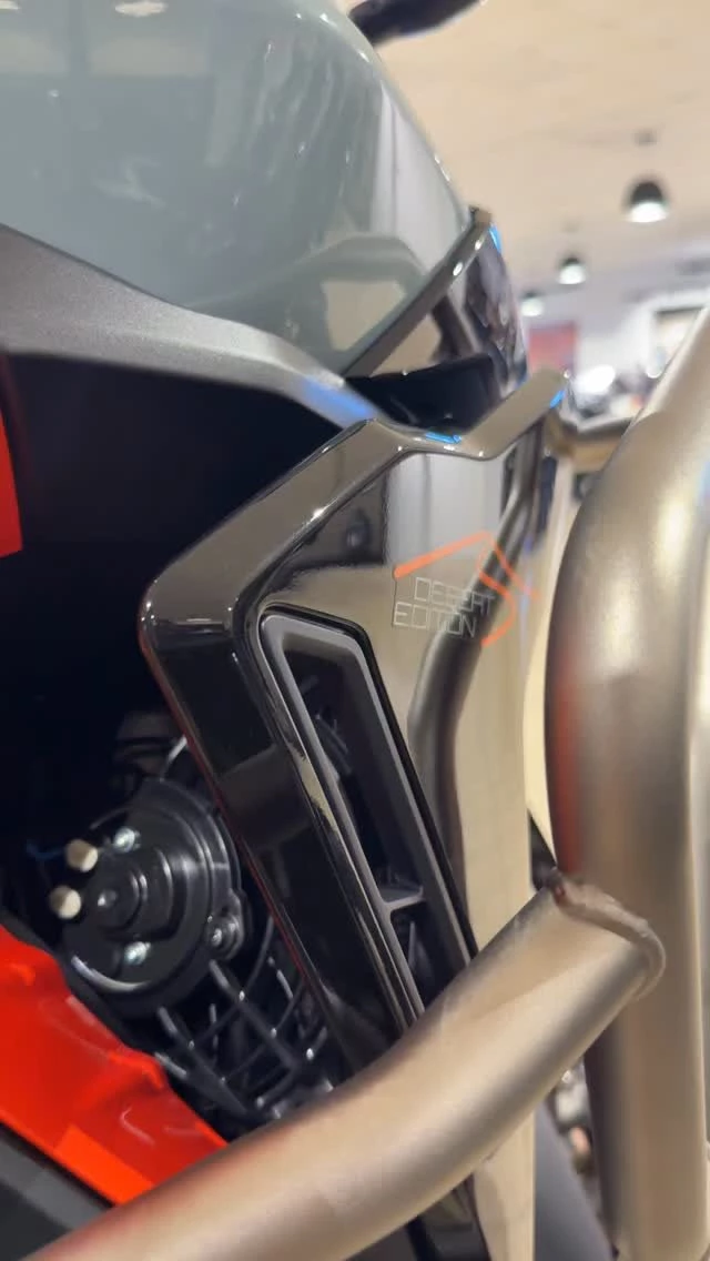 Vorschaubild für Post - Die Tiger 900 Desert Edition bringt echte Offroad-DNA auf die Straße. Leicht, kraftvoll und gebaut für weite Strecken abseits des Asphalts. Ihr markantes Design und die robuste Technik, machen sie zum idealen Partner für alle, die Freiheit nicht nur sehen, sondern auch spüren wollen.🤙🏽

#triumphtiger900 #desertedition #adventurebike #ridetriumph #bergtour