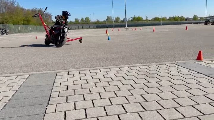 Vorschaubild für Post - Heute ging’s in die Schräglage! 🏍️
Fahrsicherheitstraining mit Fokus auf Kontrolle, Technik und jede Menge Spaß!
