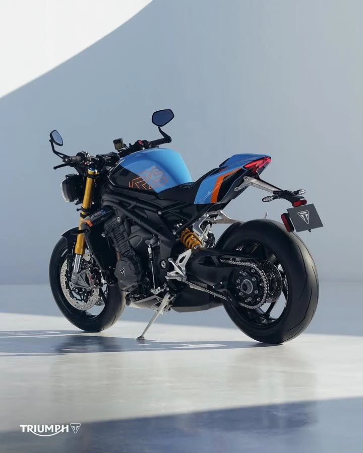 Vorschaubild für Post - Ab sofort könnt ihr unsere beliebtesten Bikes in neuen Farben bestellen!
⁣Welche gefällt euch am besten?

💙 Speed Triple 1200 RS: Jet Black / Maui Blue⁣
🩶 Rocket 3 R Storm: Ironstone / Storm Grey und Sapphire Black / Graphite⁣
🖤 Rocket 3 GT Storm: Mineral Grey / Diablo Red und Base Marine / Sapphire Black⁣
💚 Scrambler 400 X: Matt Pewter Grey / Matt Khaki Green⁣
♥️ Speed 400: Racing Red / Pewter Grey⁣
🖤 Tiger Sport 800: Sapphire Black / Graphite⁣
⁣
🔗 Mehr Infos unter www.triumph-regensburg.de