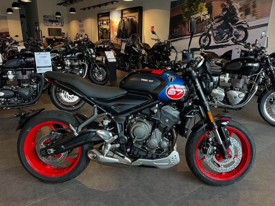 Vorschaubild für Post - Frisch eingetroffen und zu verkaufen Triumph Trident 660 Triple Tribute Edition