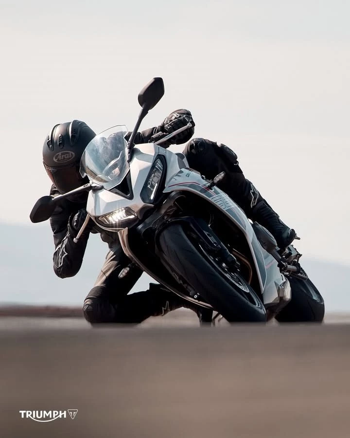 Vorschaubild für Post - Die neue Daytona 660 ist jetzt bei uns bestellbar!

Erlebe die explosive Kraftentfaltung im mittleren Drehzahlbereich und den Rausch im oberen Tourenbereich: 
Das ist die typische Triple-Power, gepaart mit einem markanten Sportdesign und einer puristischen Daytona-Linie mit unübertroffener Liebe zum Detail.⁣

>> https://www.triumph-coburg.de <<