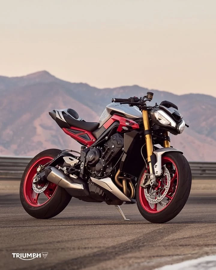 Vorschaubild für Post - Das ultimative Gesamtpaket in einem Motorrad:
Die Street Triple 765 RX hat all die rennstreckentaugliche Technik, von der du immer geträumt hast. 

Jetzt bei uns bestellbar!
>> https://www.triumph-coburg.de <<