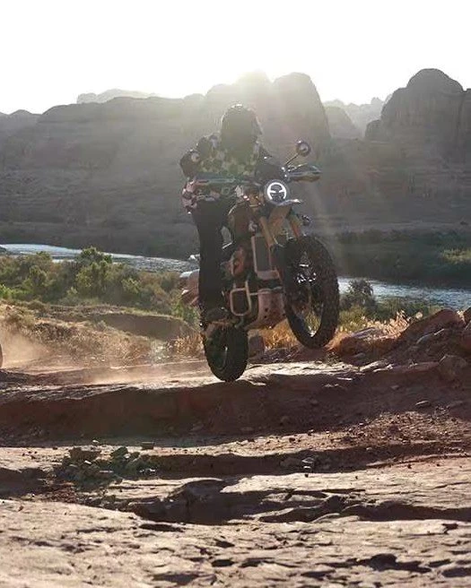 Vorschaubild für Post - Mit ihrer niedrigen Sitzhöhe vermittelt die Triumph Scrambler 1200 X auf der Straße und im Gelände Vertrauen. Sie bietet fantastische Performance, Funktionalität und einen einzigartigen Stil. Überzeugt euch selbst von der mühelosen Ergonomie auf jedem Terrain.

Für die Scrambler 1200 X aus dem Modelljahr 2025 könnt ihr euch noch bis zum 31.03.2026 einen Kundenvorteil von 1.000 Euro sichern.