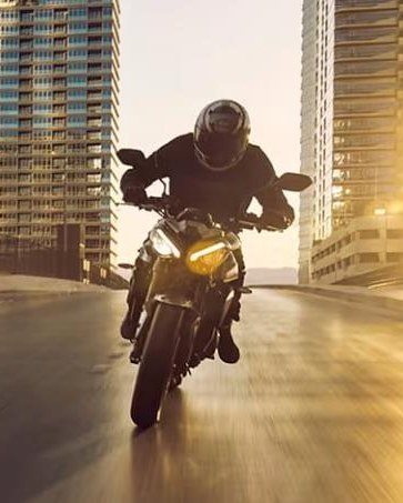 Vorschaubild für Post - Vom weiterentwickelten Moto2-Rennmotor angetrieben steht die Triumph Street Triple 765 R für erstklassige Performance, Funktionalität und Technik, während die Street Triple 765 RS mit der bislang hochwertigsten Ausstattung bei Bremsen und Technik sowie einem messerscharfen Handling auf Top-Niveau neue Performance-Maßstäbe im Bereich der Naked-Sportbikes setzt.

Sichere dir bis zum 31.03.2026 einen Kundenvorteil in Höhe von 765 Euro auf die Street Triple.