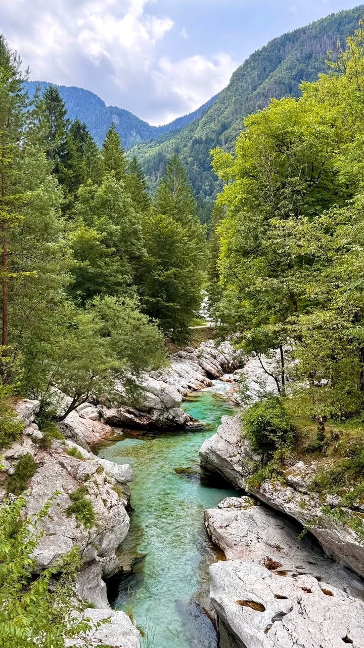 Vorschaubild für Post - Auch im Herbst bieten wir wieder tolle Reisen in Kooperation mit Kurven-Beisser Motorradreisen an! Z.B. diese wunderbare Karpaten-Tour! 😍