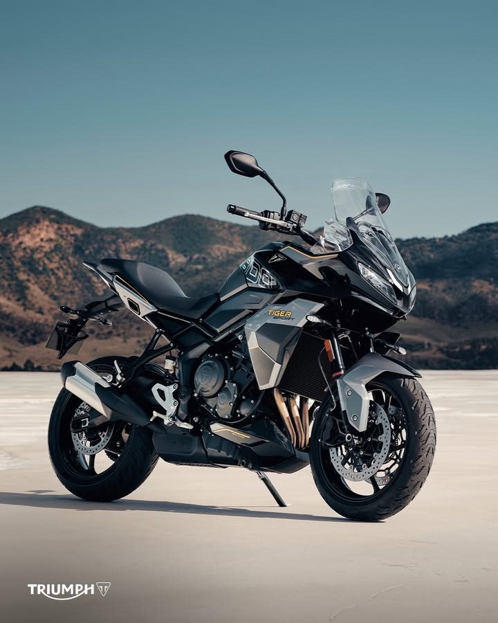 Vorschaubild für Post - NEU BESTELLBAR: Die Tiger Sport 800 in Sapphire Black & Graphite!
Der dunkle Look mit gelben Akzenten kann ab sofort bei uns geordert werden. 🖤

Wir beraten dich gerne zu deinem neuen Bike, komm vorbei!
🔗 www.triumph-chemnitz.de