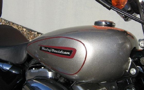 Gebrauchtmotorrad Harley-Davidson Sportster XL 883 C Custom - Bild 2