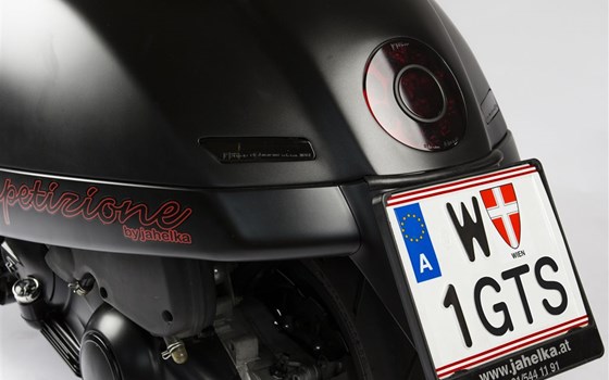 Gebrauchtmotorrad Vespa GTS 300 i.e. Super Sport - Bild 8 Gebrauchtmotorrad Vespa GTS 300 i.e. Super Sport - Bild 8