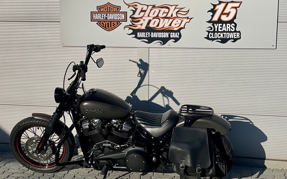 Gebrauchtmotorrad Harley-Davidson Softail Street Bob FXBB - Bild 2