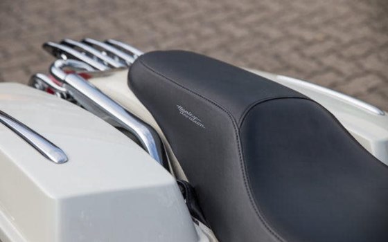 Gebrauchtmotorrad Harley-Davidson Electra Glide Classic FLHTC - Bild 10