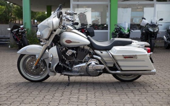 Gebrauchtmotorrad Harley-Davidson Electra Glide Classic FLHTC - Bild 4
