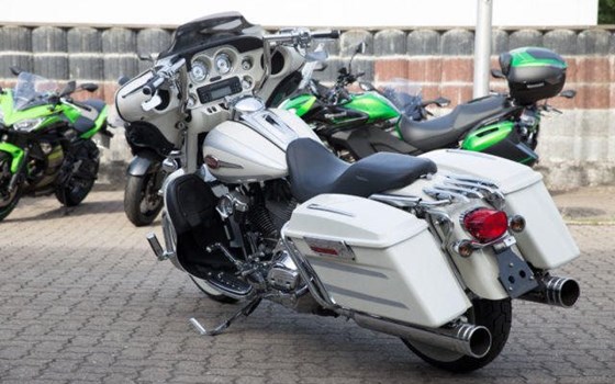 Gebrauchtmotorrad Harley-Davidson Electra Glide Classic FLHTC - Bild 5