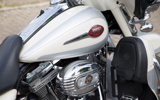 Gebrauchtmotorrad Harley-Davidson Electra Glide Classic FLHTC - Bild 8