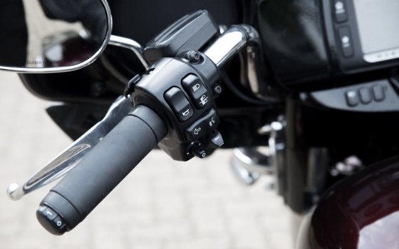 Gebrauchtmotorrad Harley-Davidson Electra Glide Classic FLHTC - Bild 10