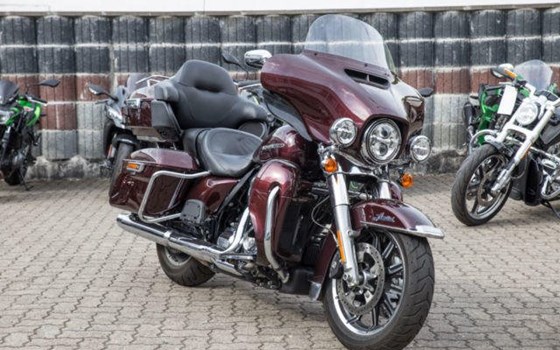 Gebrauchtmotorrad Harley-Davidson Electra Glide Classic FLHTC - Bild 2