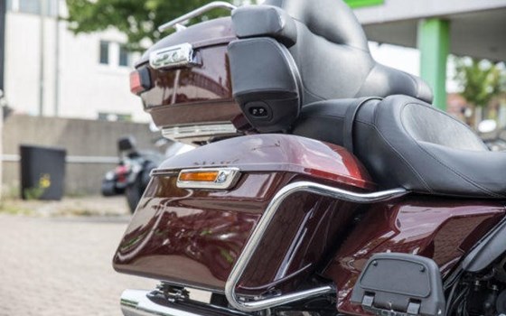 Gebrauchtmotorrad Harley-Davidson Electra Glide Classic FLHTC - Bild 7
