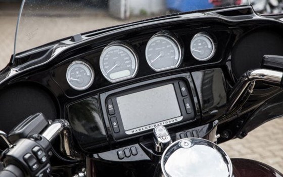 Gebrauchtmotorrad Harley-Davidson Electra Glide Classic FLHTC - Bild 9