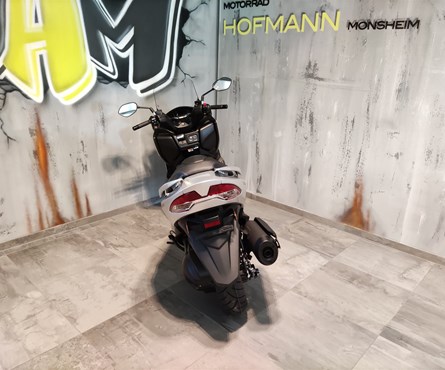 Neumotorrad Suzuki Burgman 400 Aktion Sofort verfügbar in silber und grau
