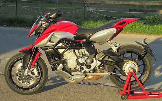 Gebrauchtmotorrad MV Agusta Rivale 800 - Bild 3