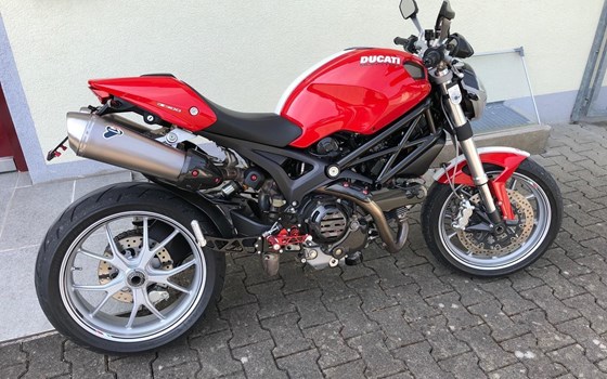 Gebrauchtmotorrad Ducati Monster 1100 - Bild 1 Gebrauchtmotorrad Ducati Monster 1100 - Bild 1