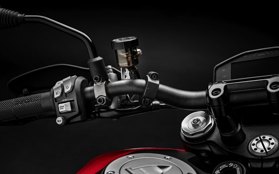 Neufahrzeug Ducati Hypermotard 950 - Bild 24