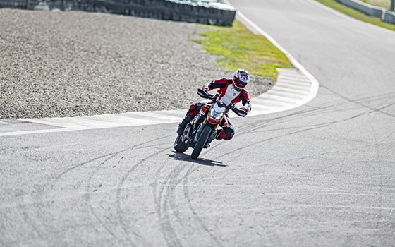 Neufahrzeug Ducati Hypermotard 950 SP - Bild 17