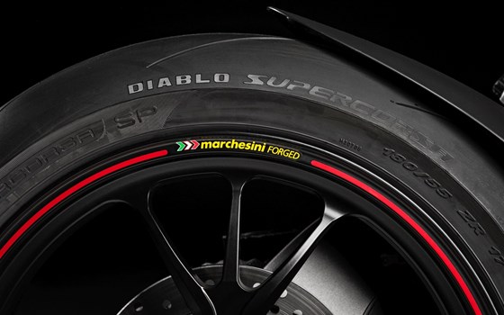 Neufahrzeug Ducati Hypermotard 950 SP - Bild 21