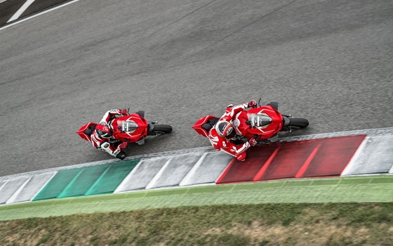 Neufahrzeug Ducati Panigale V4 R - Bild 17