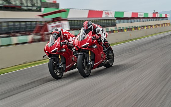 Neufahrzeug Ducati Panigale V4 R - Bild 29