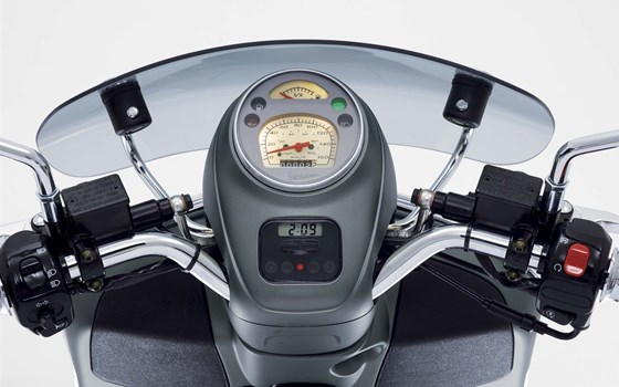 Neufahrzeug Vespa GTV 300 Special Edition Sei Giorni Euro4 - Bild 4