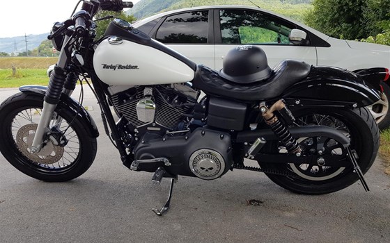 Motorrad Occasion Harley-Davidson Dyna Street Bob FXDB - Bild 10