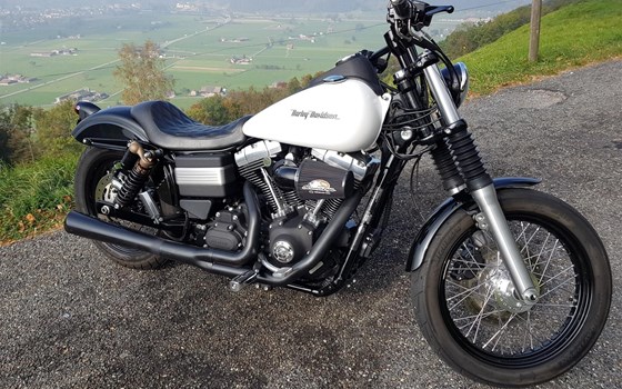 Motorrad Occasion Harley-Davidson Dyna Street Bob FXDB - Bild 3