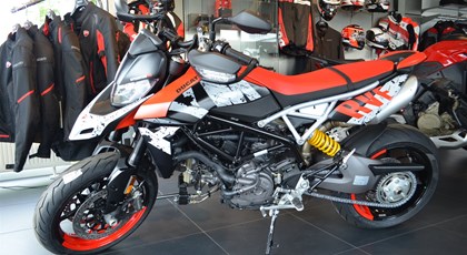 Neumotorrad Ducati Hypermotard 950 RVE 2023 Modell im Laden