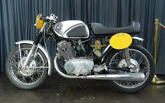 Gebrauchtmotorrad Honda CB 72 - Bild 1 Gebrauchtmotorrad Honda CB 72 - Bild 1