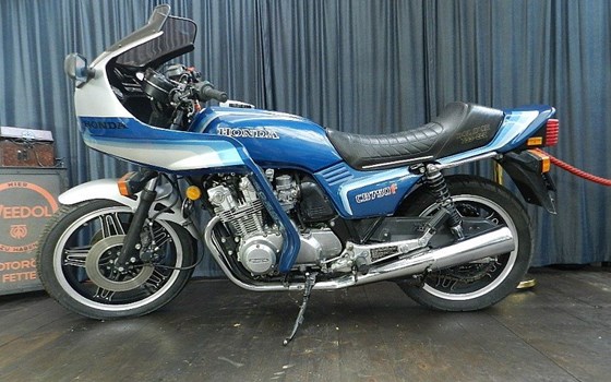 Gebrauchtmotorrad Honda CB 750 F - Bild 1 Gebrauchtmotorrad Honda CB 750 F - Bild 1