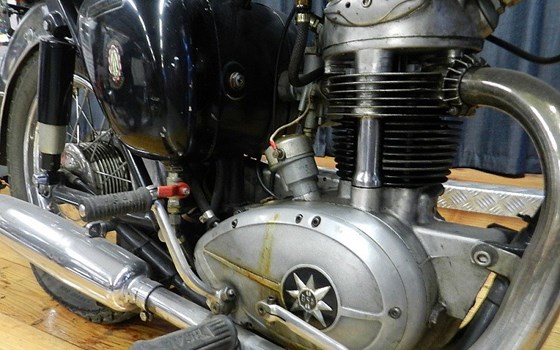 Gebrauchtmotorrad BSA C 15 - Bild 2 Gebrauchtmotorrad BSA C 15 - Bild 2