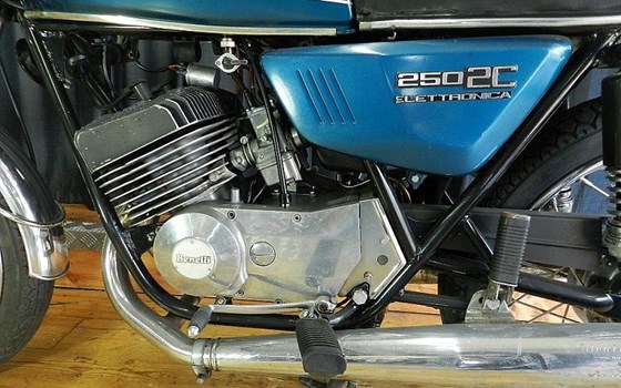 Gebrauchtmotorrad Benelli 250 2C - Bild 3 Gebrauchtmotorrad Benelli 250 2C - Bild 3