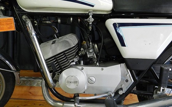 Gebrauchtmotorrad Benelli 125 - Bild 3