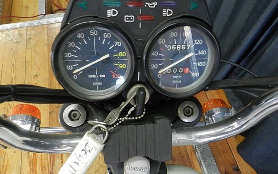 Gebrauchtmotorrad Benelli 125 - Bild 4