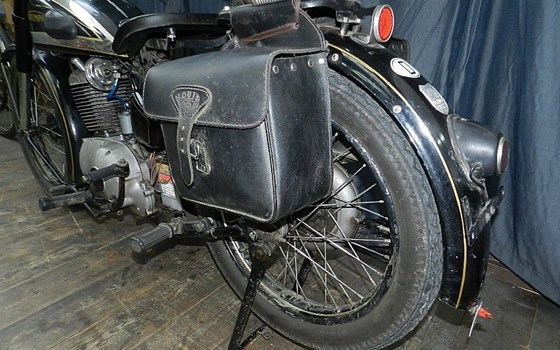 Gebrauchtmotorrad Triumph BDG 250 - Bild 3 Gebrauchtmotorrad Triumph BDG 250 - Bild 3