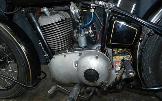 Gebrauchtmotorrad Triumph BDG 250 - Bild 4