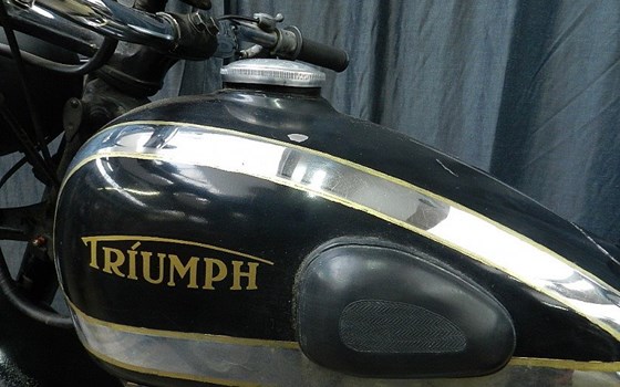Gebrauchtmotorrad Triumph BDG 250 - Bild 5 Gebrauchtmotorrad Triumph BDG 250 - Bild 5