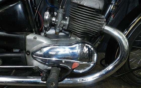Gebrauchtmotorrad Triumph BDG 250 - Bild 8 Gebrauchtmotorrad Triumph BDG 250 - Bild 8