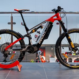 GEBRAUCHTFAHRZEUG Ducati TK-01RR